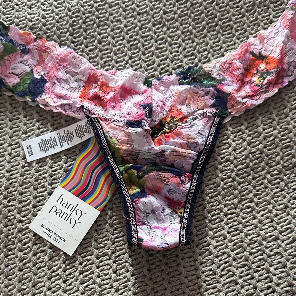Hanky Panky Low Rise Vibrant Pink and Floral Lace Thongs - Picture 4 of 4